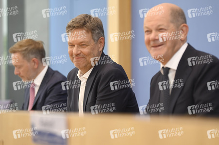 Bundespressekonferenz Bundeshaushalt 2025 in Berlin