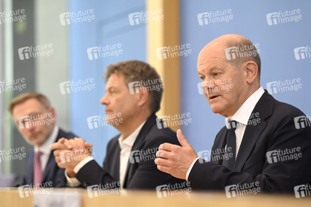 Bundespressekonferenz Bundeshaushalt 2025 in Berlin