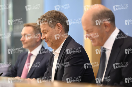 Bundespressekonferenz Bundeshaushalt 2025 in Berlin