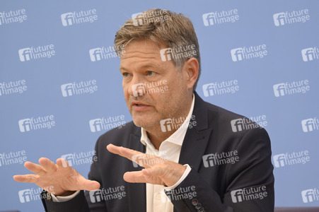 Bundespressekonferenz Bundeshaushalt 2025 in Berlin