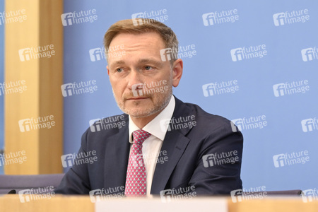 Bundespressekonferenz Bundeshaushalt 2025 in Berlin