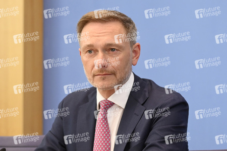 Bundespressekonferenz Bundeshaushalt 2025 in Berlin