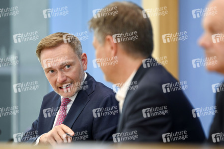 Bundespressekonferenz Bundeshaushalt 2025 in Berlin