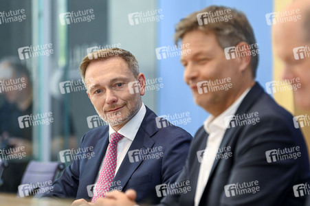 Bundespressekonferenz Bundeshaushalt 2025 in Berlin