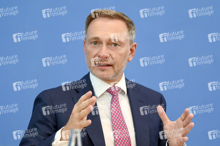 Bundespressekonferenz Bundeshaushalt 2025 in Berlin