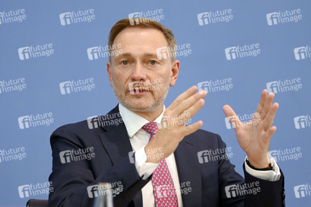 Bundespressekonferenz Bundeshaushalt 2025 in Berlin