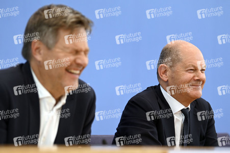 Bundespressekonferenz Bundeshaushalt 2025 in Berlin