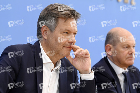 Bundespressekonferenz Bundeshaushalt 2025 in Berlin