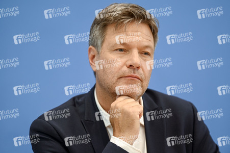 Bundespressekonferenz Bundeshaushalt 2025 in Berlin