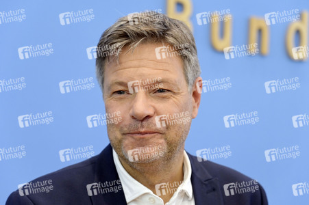 Bundespressekonferenz Bundeshaushalt 2025 in Berlin