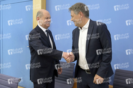 Bundespressekonferenz Bundeshaushalt 2025 in Berlin