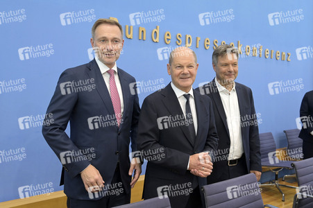 Bundespressekonferenz Bundeshaushalt 2025 in Berlin