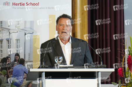 Arnold Schwarzenegger erhält Ehrendoktorwürde in Berlin