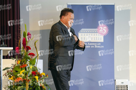 Arnold Schwarzenegger erhält Ehrendoktorwürde in Berlin