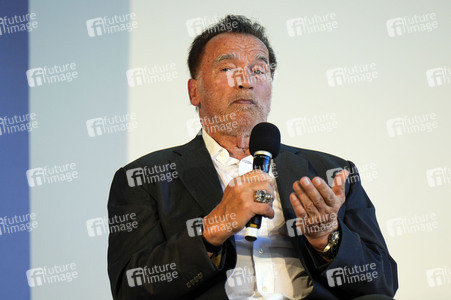 Arnold Schwarzenegger erhält Ehrendoktorwürde in Berlin