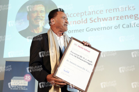 Arnold Schwarzenegger erhält Ehrendoktorwürde in Berlin