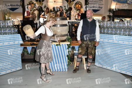 Wiesn Anstich 2024 im Hofbräu Berlin