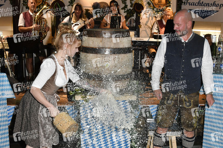 Wiesn Anstich 2024 im Hofbräu Berlin