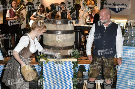 Wiesn Anstich 2024 im Hofbräu Berlin