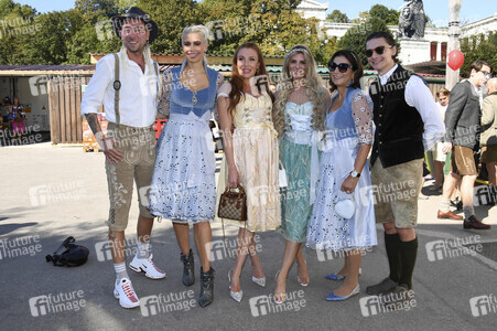 Wiesn Anstich im Schottenhamel Festzelt auf dem Oktoberfest 2024 in München