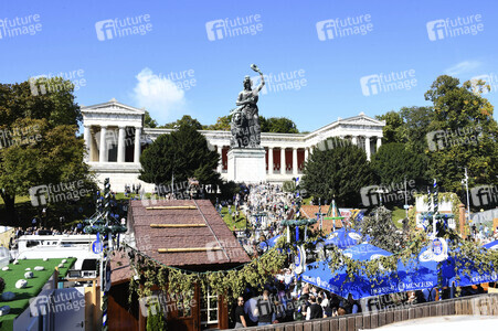 Wiesn Anstich im Schottenhamel Festzelt auf dem Oktoberfest 2024 in München