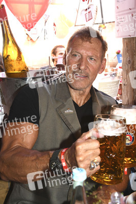 Wiesn Anstich im Schottenhamel Festzelt auf dem Oktoberfest 2024 in München