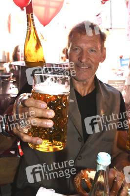 Wiesn Anstich im Schottenhamel Festzelt auf dem Oktoberfest 2024 in München