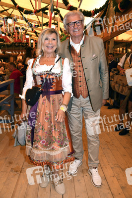 Wiesn Anstich im Schottenhamel Festzelt auf dem Oktoberfest 2024 in München