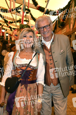 Wiesn Anstich im Schottenhamel Festzelt auf dem Oktoberfest 2024 in München