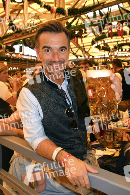 Wiesn Anstich im Schottenhamel Festzelt auf dem Oktoberfest 2024 in München