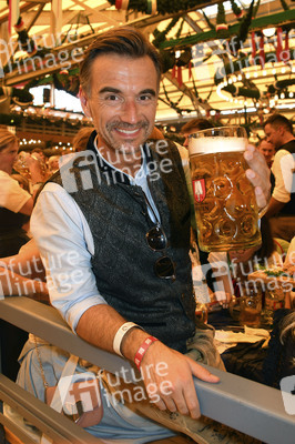 Wiesn Anstich im Schottenhamel Festzelt auf dem Oktoberfest 2024 in München