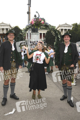 Almauftrieb beim Oktoberfest 2024 in München