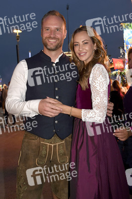 Almauftrieb beim Oktoberfest 2024 in München