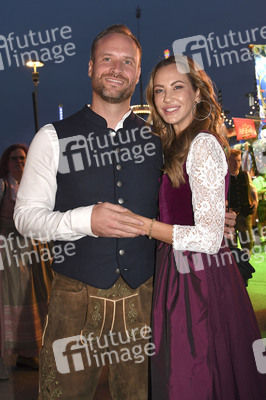 Almauftrieb beim Oktoberfest 2024 in München