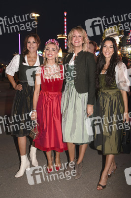 Almauftrieb beim Oktoberfest 2024 in München