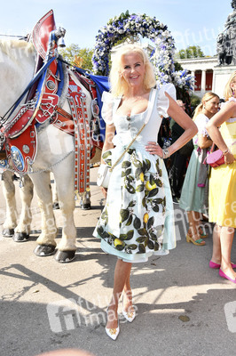 Sixt Damenwiesn beim Oktoberfest 2024 in München