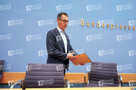 Bundespressekonferenz Vorstellung des Ernährungsreports 2024 in Berlin