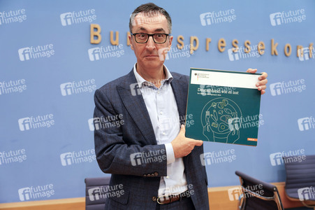 Bundespressekonferenz Vorstellung des Ernährungsreports 2024 in Berlin