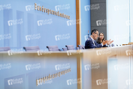 Bundespressekonferenz Vorstellung des Ernährungsreports 2024 in Berlin