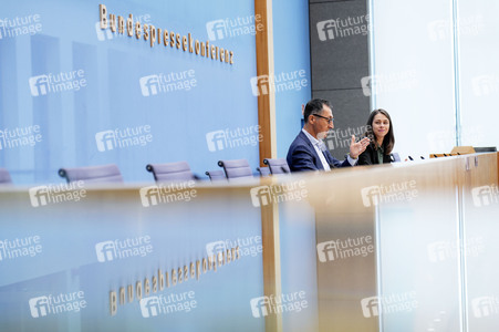 Bundespressekonferenz Vorstellung des Ernährungsreports 2024 in Berlin