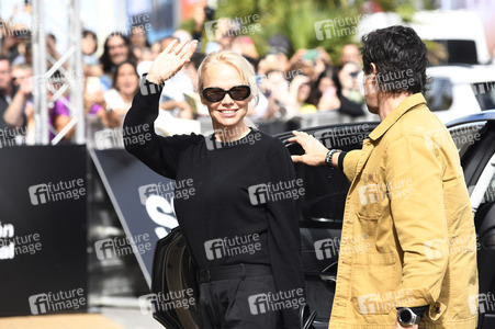 Ankunft von Pamela Anderson auf dem San Sebastian International Film Festival 2024