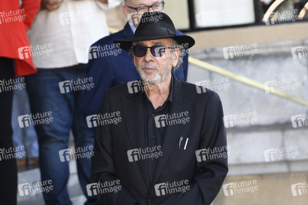 Ankunft von Monica Bellucci und Tim Burton auf dem San Sebastian International Film Festival 2024