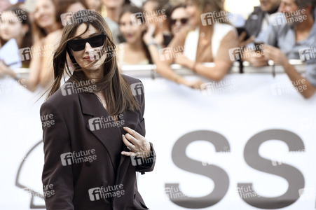 Ankunft von Monica Bellucci und Tim Burton auf dem San Sebastian International Film Festival 2024