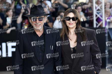 Ankunft von Monica Bellucci und Tim Burton auf dem San Sebastian International Film Festival 2024