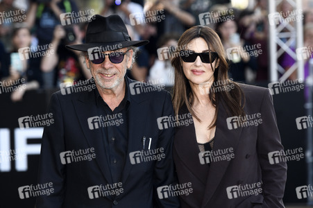 Ankunft von Monica Bellucci und Tim Burton auf dem San Sebastian International Film Festival 2024