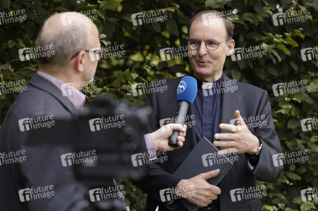 Interview mit Weihbischof Paul Reder bei der Herbst-Vollversammlung der Deutschen Bischofskonferenz in Fulda 