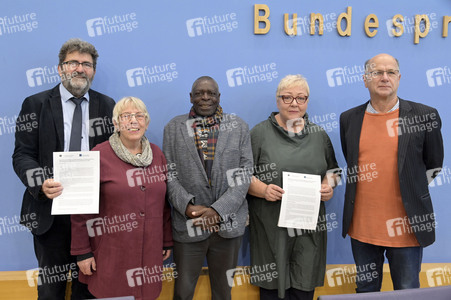 Bundespressekonferenz Das Schicksal der ehemaligen DDR-Vertragsarbeiter in Berlin