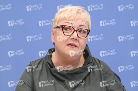 Bundespressekonferenz Das Schicksal der ehemaligen DDR-Vertragsarbeiter in Berlin