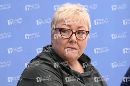 Bundespressekonferenz Das Schicksal der ehemaligen DDR-Vertragsarbeiter in Berlin