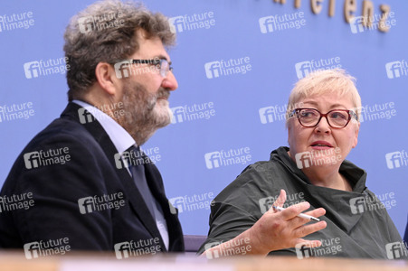 Bundespressekonferenz Das Schicksal der ehemaligen DDR-Vertragsarbeiter in Berlin